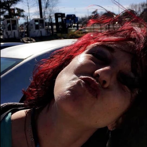 Meet your Posher, Melissa - Picture 1 of 16